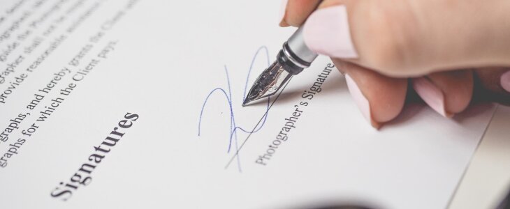 Signing an estate planning document with a fountain pen, symbolizing wills, trusts, and probate.